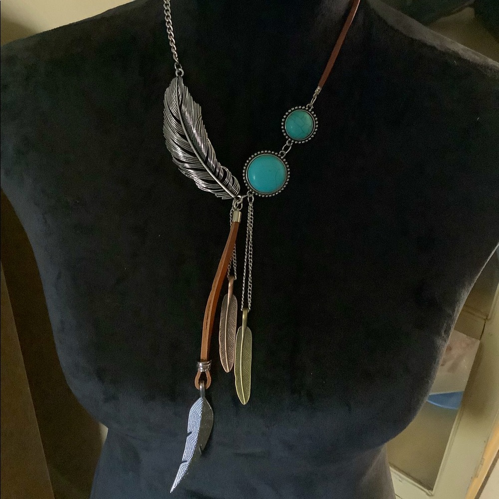 Leathe/Chain/Feathers.🪶 Southwest style necklace with matching feather earrings